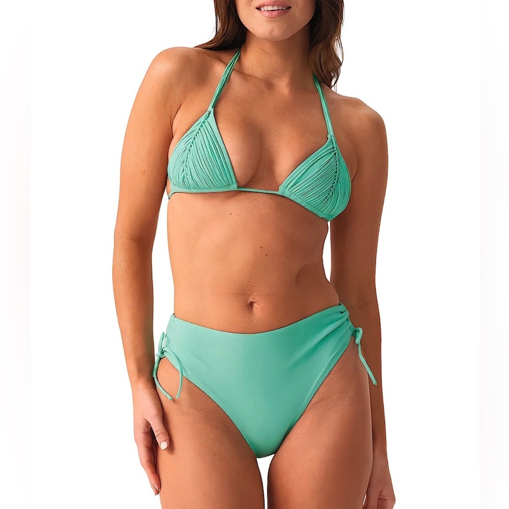 New PQ SWIM
ISLA TRIANGLE-RUCHED HIGH WAIST BIKINI SET L
